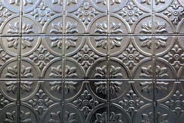 テクスチャー　メタリックな花の模様の壁面　texture of metallic  flower pattern