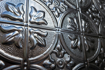 テクスチャー　メタリックな花の模様の壁面　texture of metallic  flower pattern