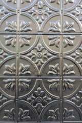 テクスチャー　メタリックな花の模様の壁面　texture of metallic  flower pattern