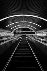 Obraz premium moving escalator in subway