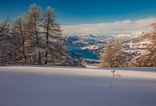 Point de vue sur le lac de Serre-Pon&ccedil;on, Ceuse et le D&eacute;voluy, Hautes Alpes, France