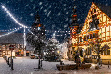 Fototapeta na wymiar winterstimmung weihnachtlich Rathaus Harzgerode