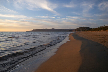Fototapeta na wymiar sunset on the sandy beach of Thyrrenian sea in Tuscany region