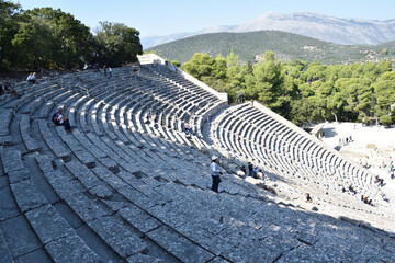 Vista de los principales monumentos y sitios de Grecia. Teatro de Epidauro (Epidaurus)