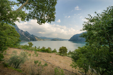 Fototapeta na wymiar Bellissimo panorama sul lago d'iseo