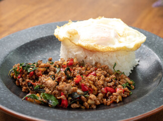 spicies thai yellow curry with crab meet 