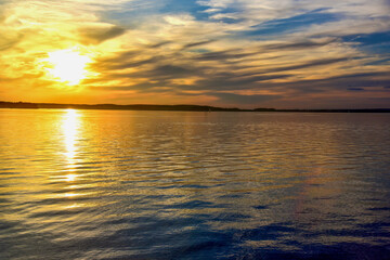 Obraz premium Awesome Sunset with dramatic clouds in the sky over sea. Landscape Of Lake in sunrise. Sunset sea horizon view. Nature at dusk over the ocean