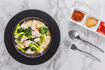 Noodles with Pork in Gravy Sauce