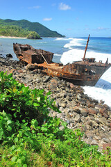 Wrak statku na wybrzeżu Samoa Amerykańskiego