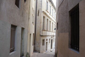 Fototapeta na wymiar Ruelle dans la vieille ville, ville de Avignon, département du Vaucluse, France