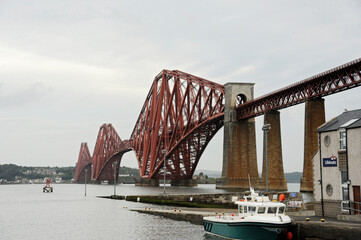 Fototapeta premium Forth Bridge in Edinburgh