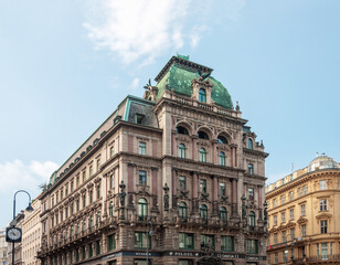 Fototapeta na wymiar Old beautiful building in center of Vienna