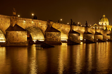 Fototapeta na wymiar Karlsbrücke-Prag