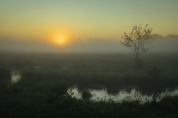 Fototapeta na wymiar sunrise on the river