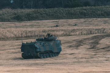 Naklejka premium 陸上自衛隊の軍用水陸両用車