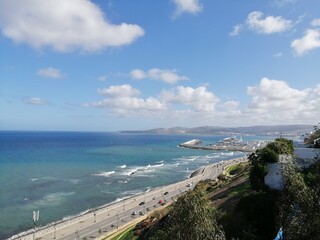 Vue sur mer depuis une falaise