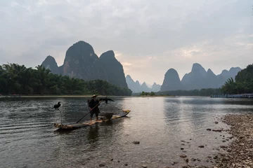 Crédence de cuisine en verre imprimé Guilin Cormorant fishermen at the river side at dusk  in Xingping China 