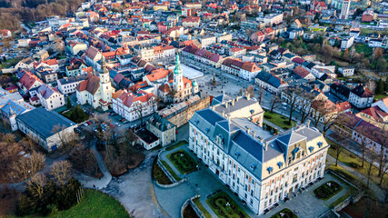 Pszczyna na Śląsku w Polsce, rynek i stare miasto z lotu ptaka © Franciszek