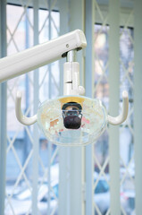 Obraz premium Dental lamp close-up in the interior of a modern dental clinic.
