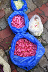 Fleurs en vrac au marché de Madurai, Inde du Sud