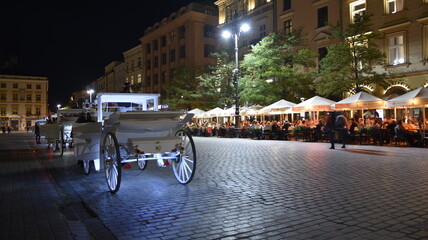 Kraków nocą, Rynek Główny, dorożka