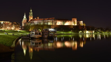 Kraków nocą, Wawel, Wisła, statek