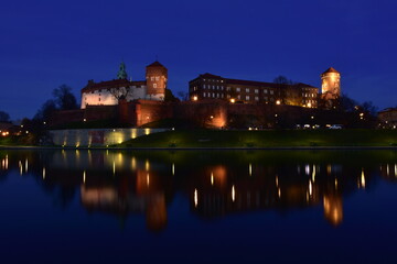 Wawel, Zamek Królewski, Kraków nocą, miasto turystyczne w Polsce wpisane na listę Unesco,...
