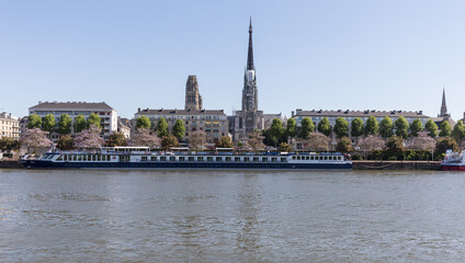 Fototapeta na wymiar Nordufer der Seine in Rouen, Frankreich