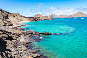 Fototapeta na wymiar The famous Bartolomè island, Galapagos (Ecuador), with turquoise crystalline waters and the famous rock pinnacle.