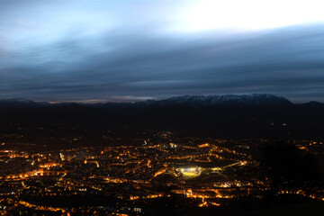 Night photo of the city of Oviedo