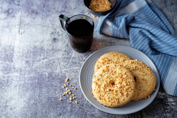 Shortbread cookies with peanuts