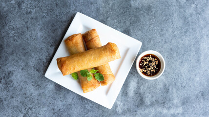 deep fried spring rolls, Por Pieer Tod or Fried spring rolls (Thai Spring Roll) Snacks and snacks that are popular with Thai and Chinese people.