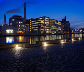 Der Hafen von Münster (Westfalen), Deutschland zur Blauen Stunde als Panorama