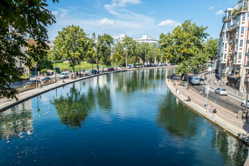 Fototapeta na wymiar The Saint Martin Canal in Paris