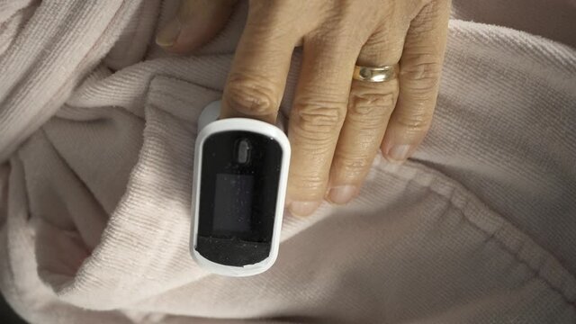 Reading blood oxygen levels on a recovering COVID patient