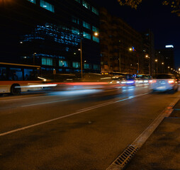 Fototapeta na wymiar Buses and cars moving at night on the road.