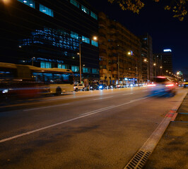 Fototapeta premium Buses and cars moving at night on the road.