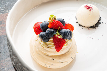 vanilla meringue with fresh berries