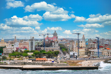 Fototapeta premium Havana skyline or cityscape, Cuba. All logos have been removed