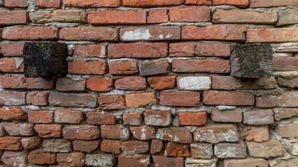 Obraz premium Brick wall with wooden beams