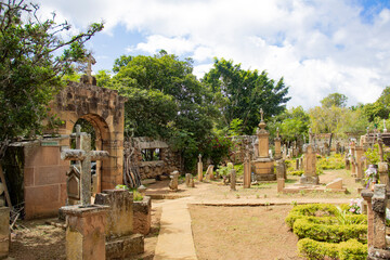 Fototapeta na wymiar Cementerio colonial antiguo