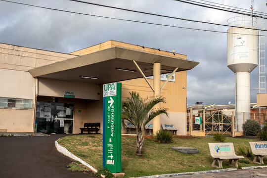 Facade and entrance to the 24-hour emergency care unit, UPA, in Portuguese, in the city of Marila