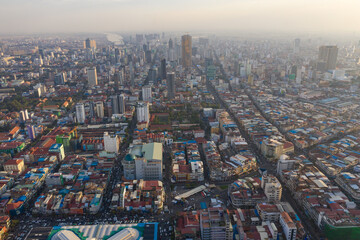 Obraz premium Phnompenh capital of Cambodia on the sunset with beautiful landscape by drone