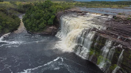 Luftaufnahme von Salto El Sapo, Wasserfall in Canaima, Venezuela © Yaikel Dorta