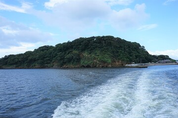 Naklejka premium View of Sarushima island in Yokosuka, Kanagawa, Japan - フェリーからの猿島の景色 