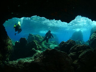 Fototapeta na wymiar scuba divers exploring caves underwater cave diving