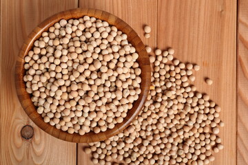 Whole yellow peas in wooden bowl
