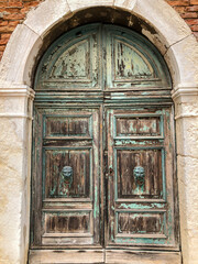 Fototapeta na wymiar an old wooden door of a building