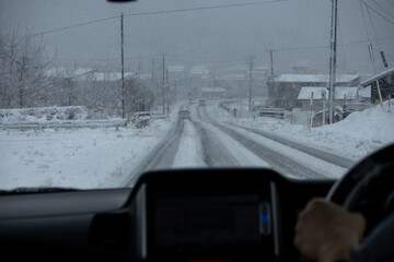 冬の道路　雪　イメージ