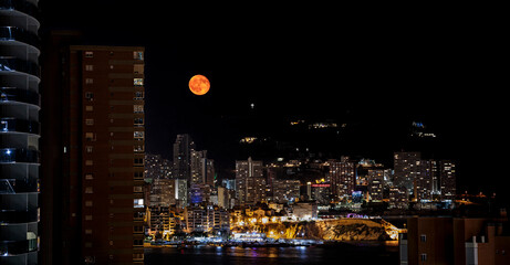 Fototapeta premium Luna llena en Benidorm